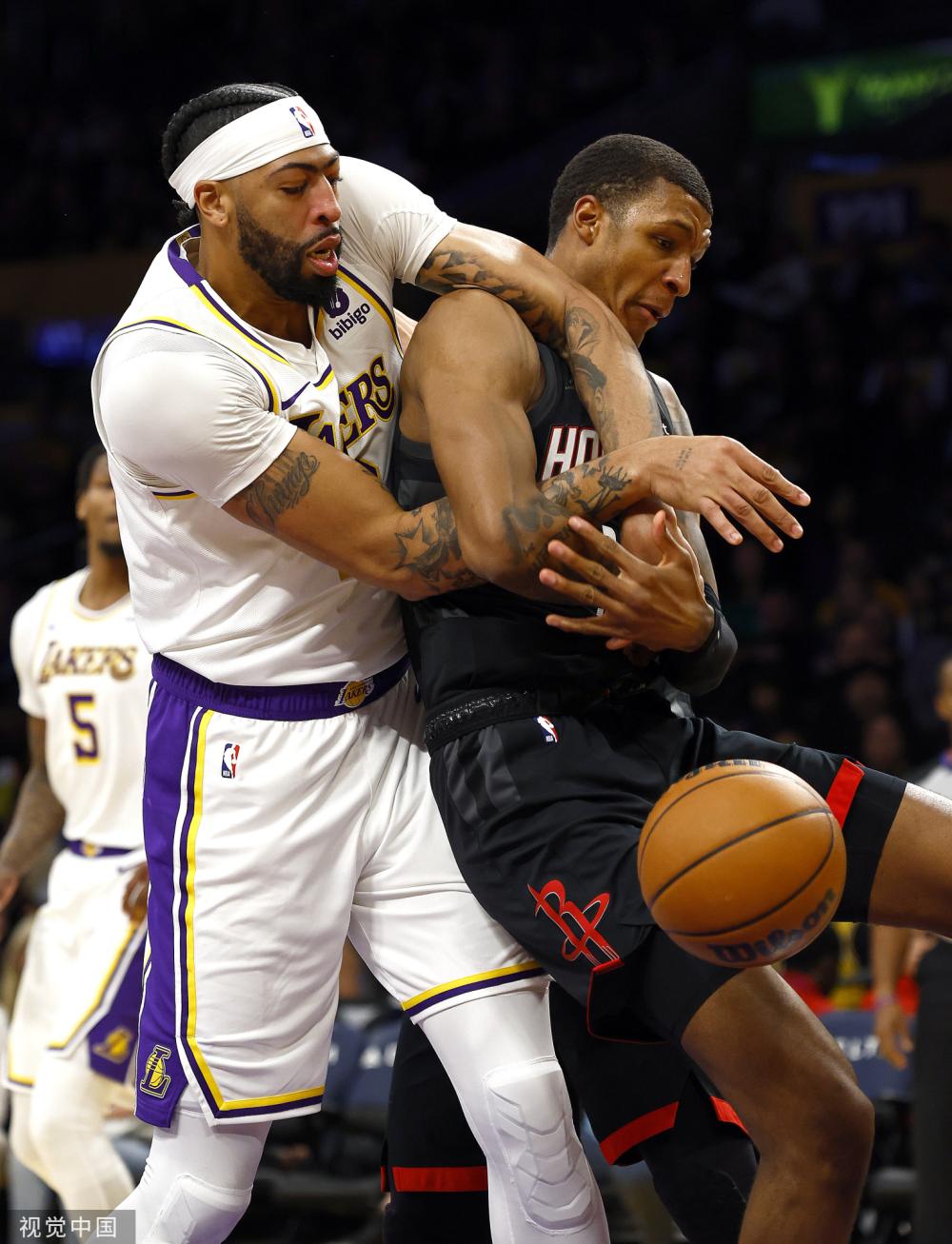 他多次凭借 他多次凭借