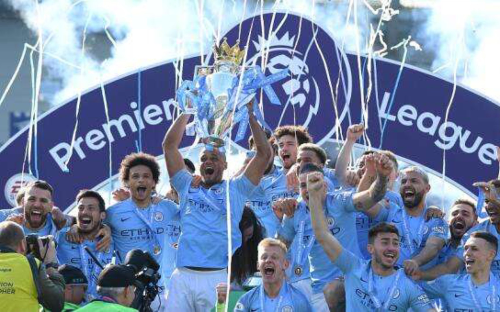 尽管他们在 尽管他们在